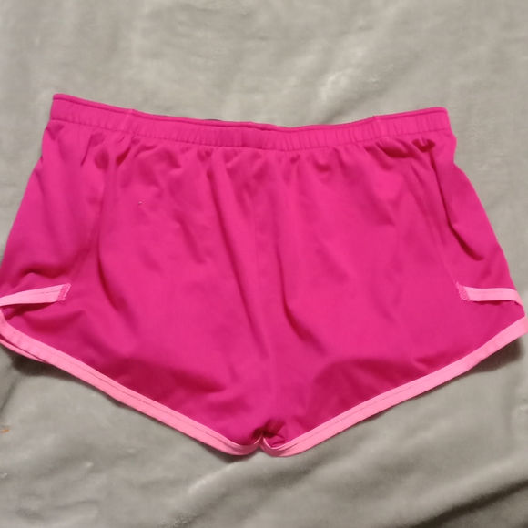Under armor running shorts bundle medium - Picture 12 of 13